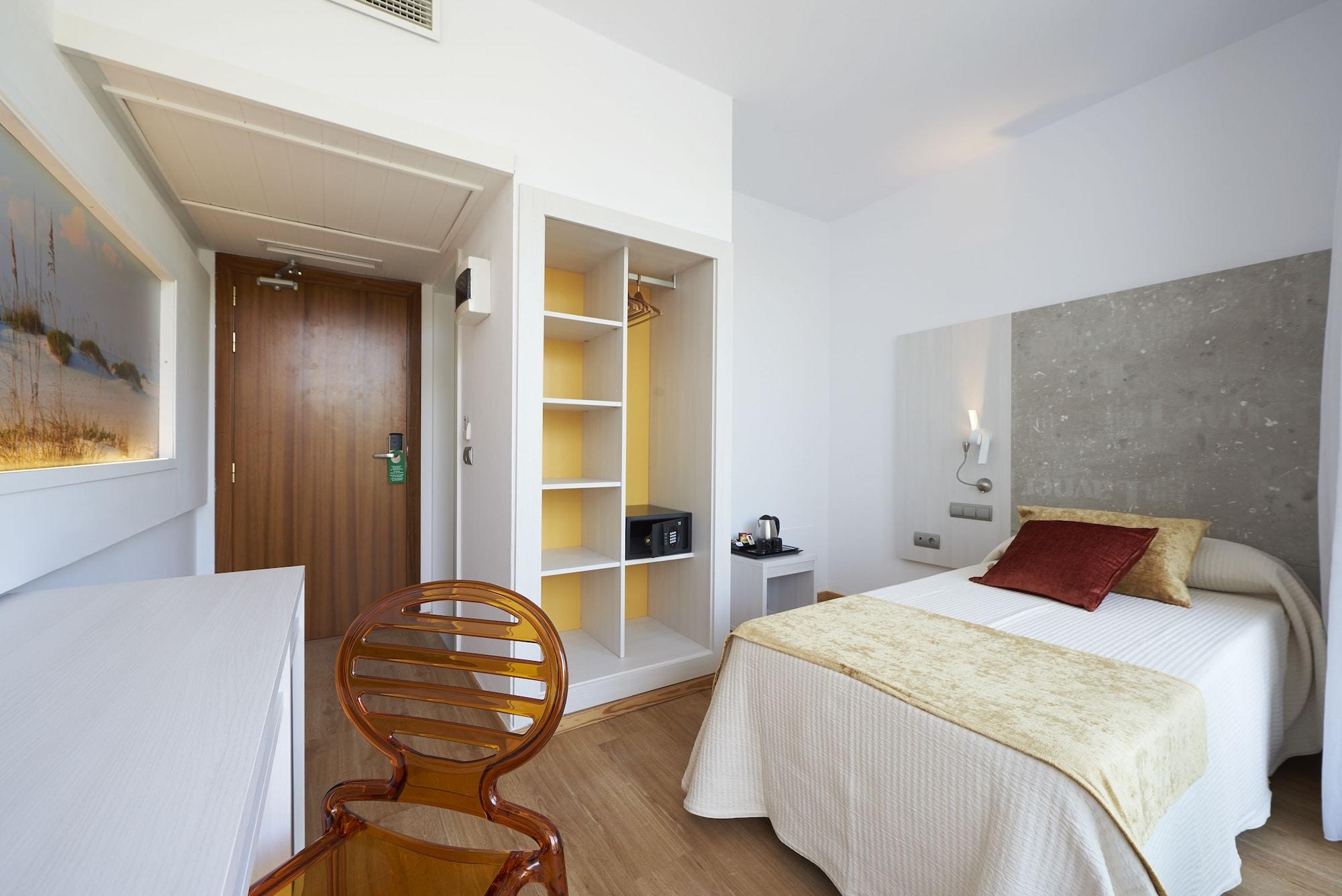 Hotel Abrat San Antonio  Exterior photo