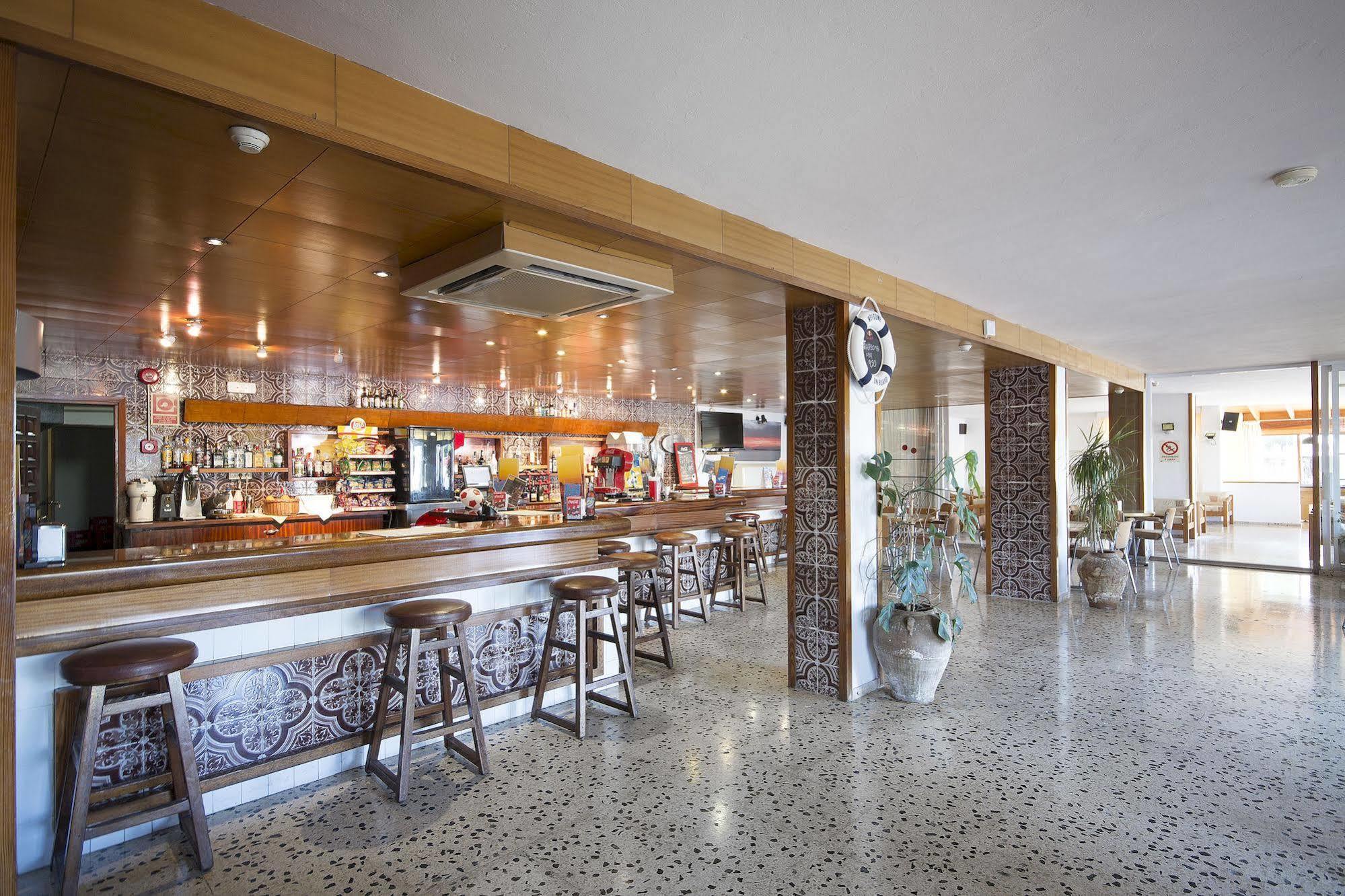 Hotel Abrat San Antonio  Exterior photo